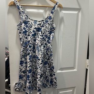H&M blue and white dress Divided dress US 6
